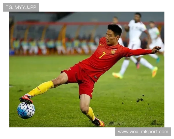 成都蓉城亚历斯祖长传找身后,边路插上形成单刀